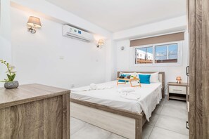 2 bedrooms, cribs/infant beds, bed sheets - Napa Centro Apartment (Ayia Napa)