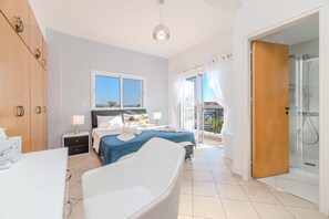 4 chambres, lits bébé (en supplément), draps fournis