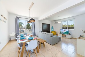 In-room dining - Villa Kohili (Paralimni)