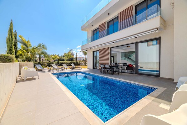 Pool - By The Beach - Aura Villa (Paralimni)