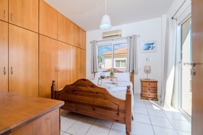 3 bedrooms, bed sheets