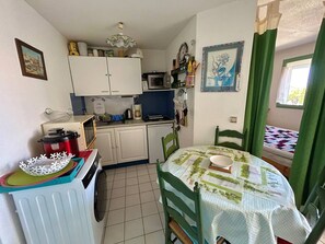 Fridge, microwave, coffee/tea maker, toaster