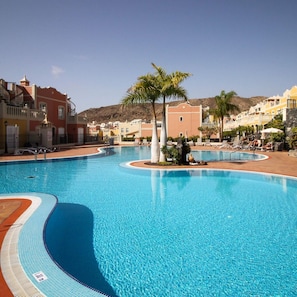 Piscina all'aperto, una piscina riscaldata