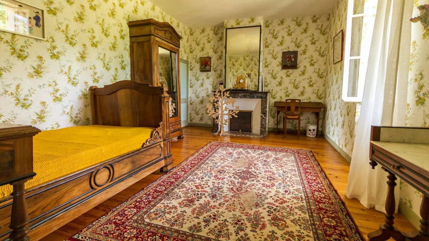7 slaapkamers, een bureau, een strijkplank/strijkijzer, wifi