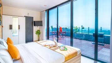 1 bedroom, desk, iron/ironing board, WiFi