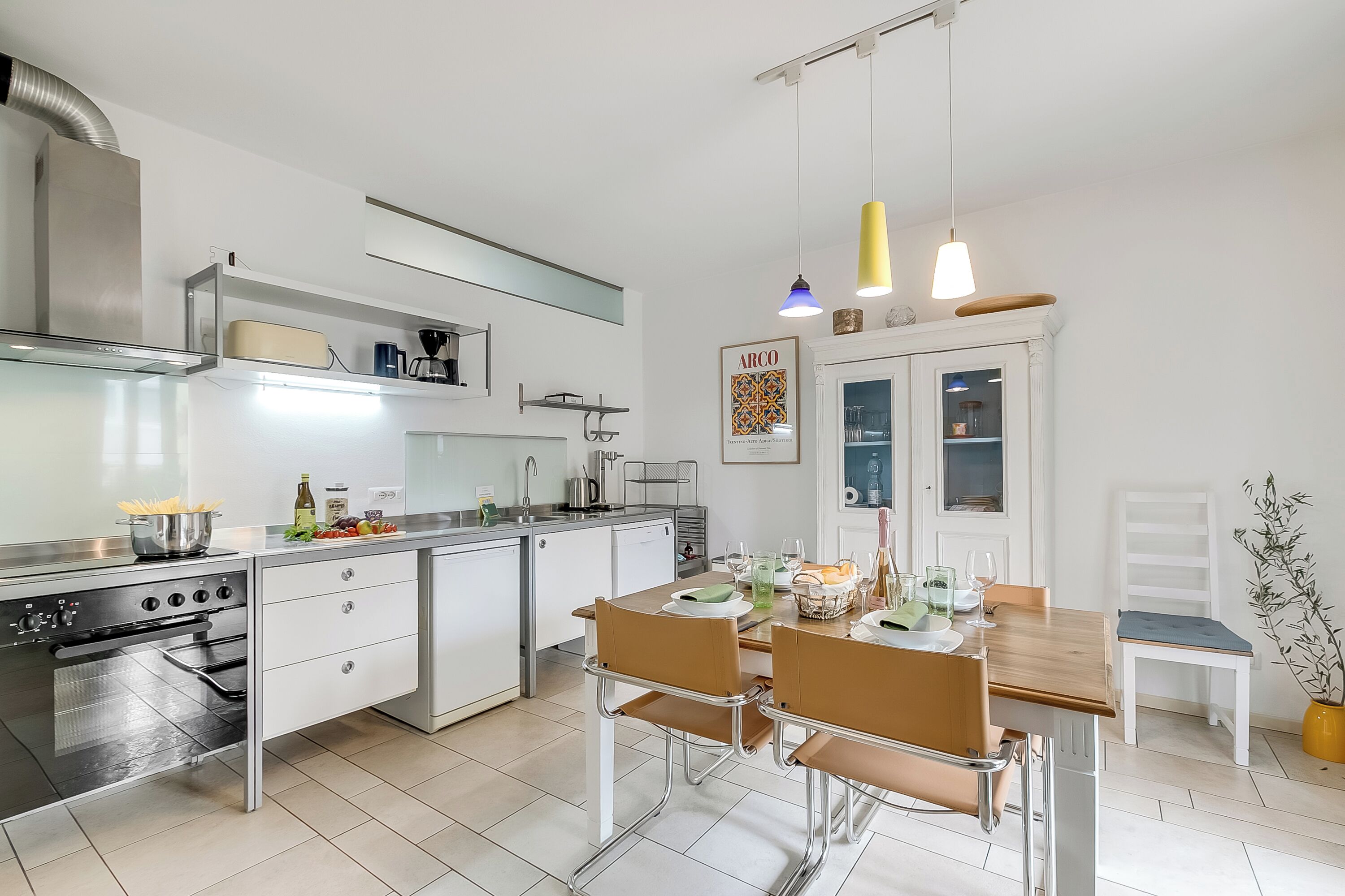 Departamento estándar, varias habitaciones (Flower House) | Cocina privada | Refrigerador, microondas, parrilla de estufa y lavavajillas 