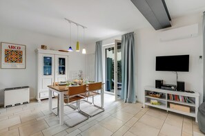 Standard Apartment, Multiple Bedrooms (Flower House) | Dining - Flower House (Arco)