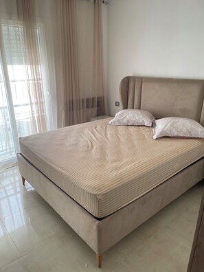 2 quartos, ferros/tábuas de passar roupa, Wi-Fi, roupa de cama