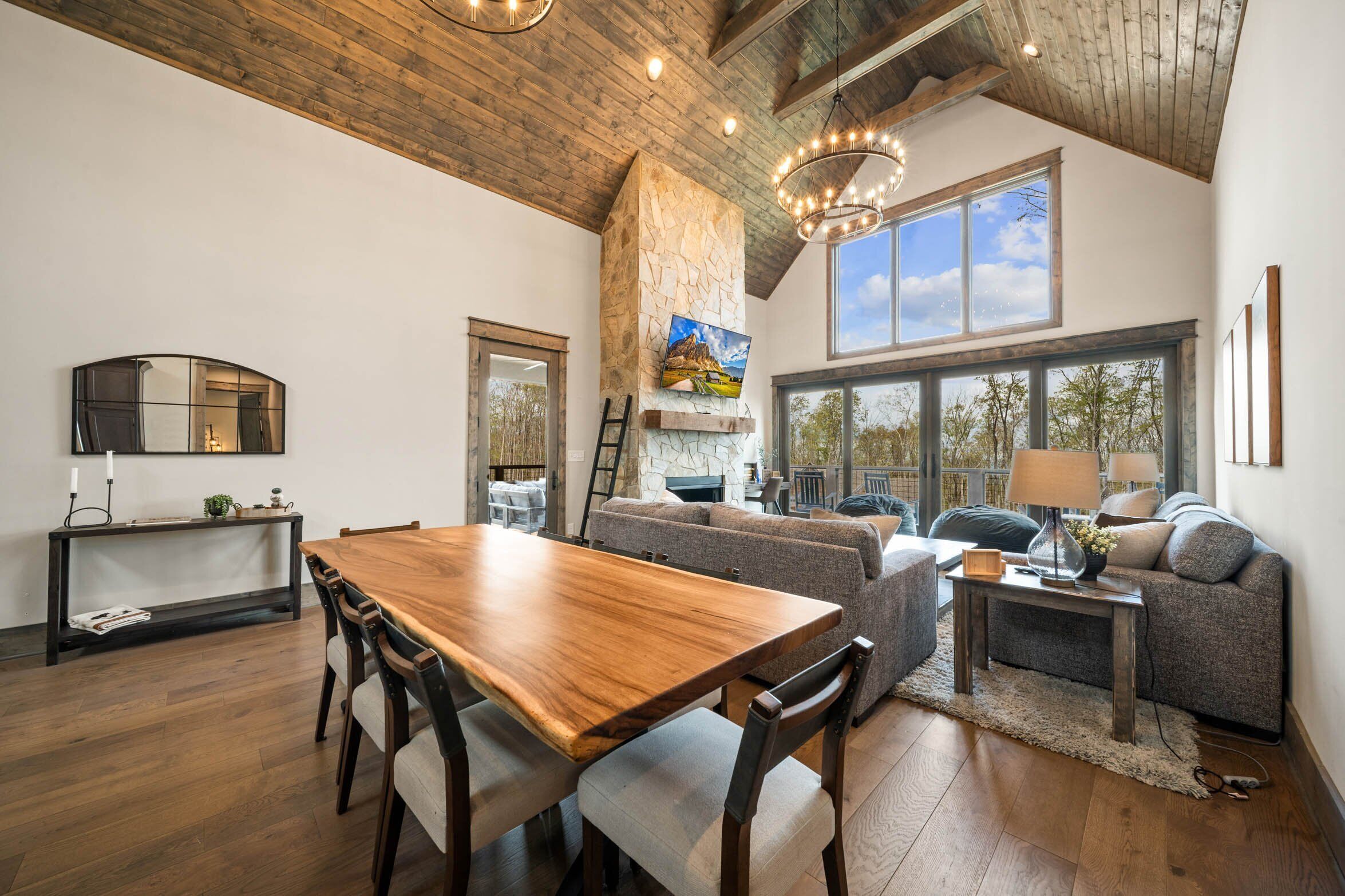 Smart TV, fireplace, music library, video library