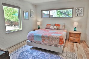 3 bedrooms, desk, iron/ironing board, travel crib - Welcoming 3-bedroom, 2-bathroom Retreat with Pool Nestled In the Heart of the City. (Tucson)