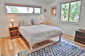 3 bedrooms, desk, iron/ironing board, travel cot