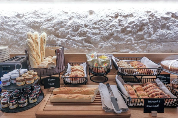 Free daily buffet breakfast
