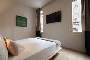 Superior Double Room | Premium bedding, down comforters, minibar, in-room safe - Hotel Casa W (Venice)