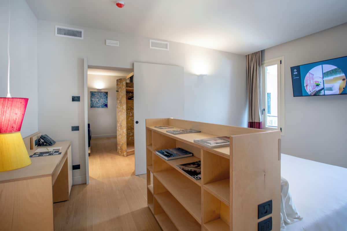 Suite, Balcony, Garden View