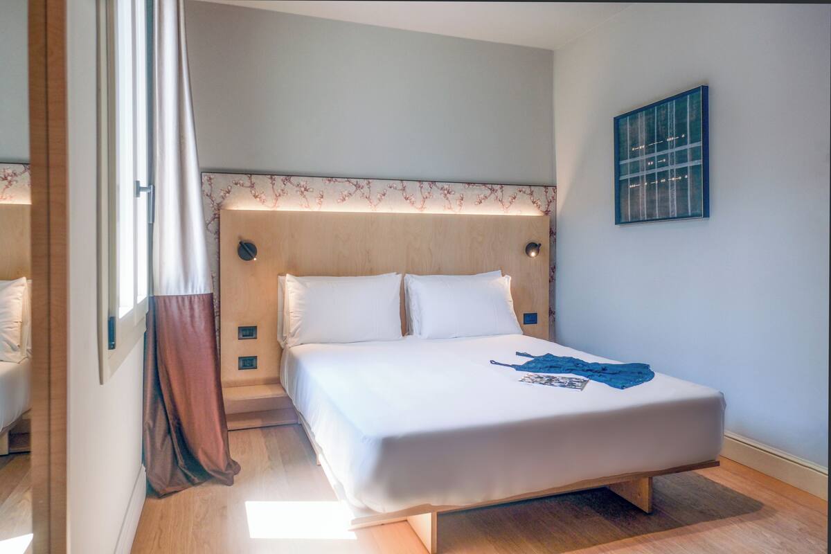 1 bedroom, premium bedding, down duvets, in-room safe