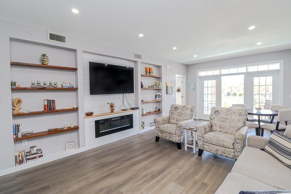 Smart TV, reproductor de DVD y libros 