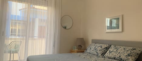 2 makuuhuonetta, silitysrauta/-lauta, ilmainen Wi-Fi, vuodevaatteet