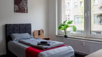 14 bedrooms, WiFi, bed sheets