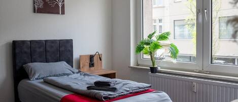 14 bedrooms, WiFi, bed sheets