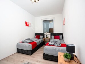 14 bedrooms, WiFi, bed sheets