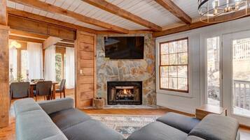 Smart TV, fireplace