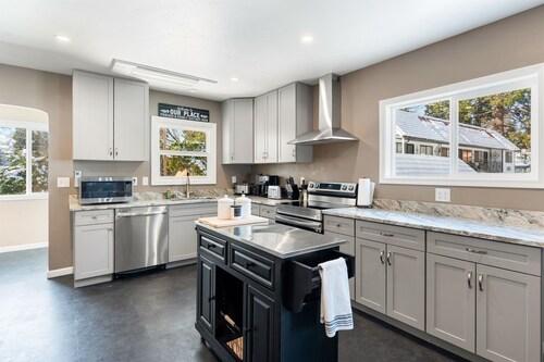 Bungalow on the Boulevard in Mt. Shasta