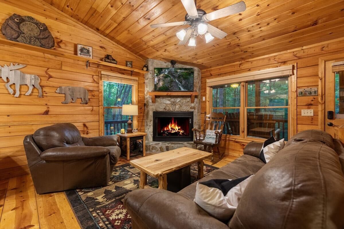 Smart TV, caminetto, tavolo da calcetto