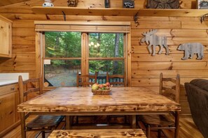 Dining - Bear Holler Hot Tub and Games (Blue Ridge)