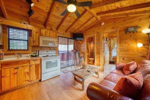 The Breakaway - Hot tub and fire pit