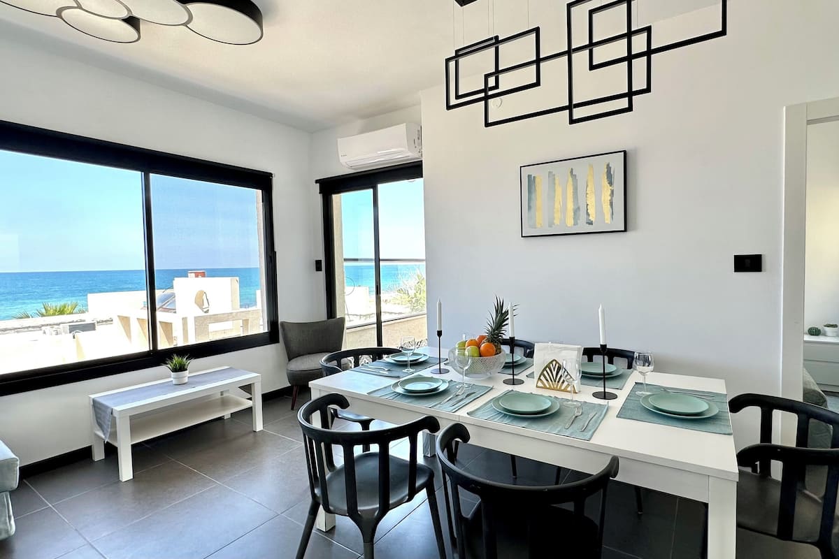 Appartement Familial, 2 chambres, balcon, vue mer | Coin séjour