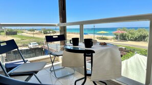 Departamento familiar, 2 habitaciones, balcón, vista al mar | Vista del balcón