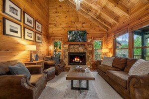 Smart TV, fireplace