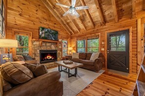 Smart TV, fireplace - Red, White, and Blue Ridge Retreat (Blue Ridge)