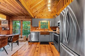 Fridge, microwave, oven, stovetop - Red, White, and Blue Ridge Retreat (Blue Ridge)