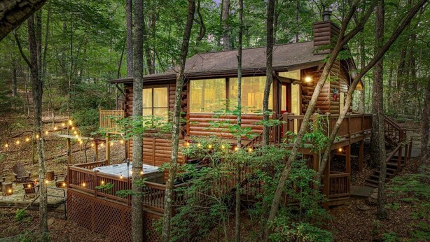 A log cabin with a deck, surrounded by trees. - Wine Knot in Blue Ridge (Blue Ridge)