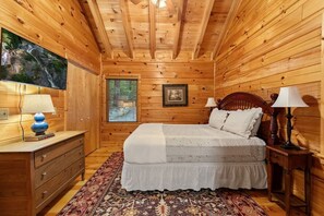 3 bedrooms, free WiFi - Shaded Laurel - New Hot Tub! (Blue Ridge)