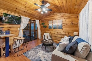 Smart-tv och eldstad