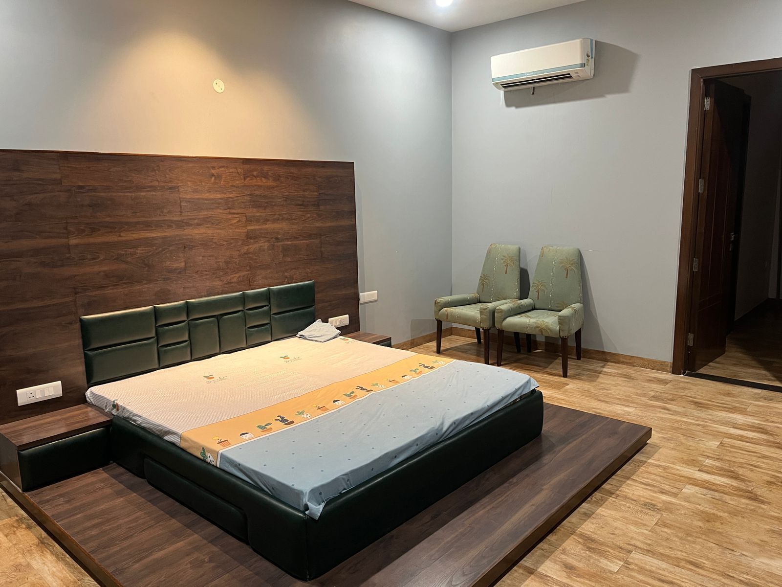 4 dormitorios, tabla de planchar con plancha, wifi y ropa de cama