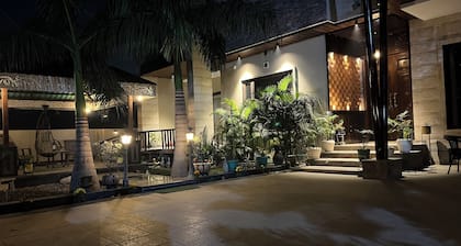Charming 4-bedroom bungalow in Amritsar with AC, WiFi.