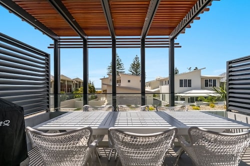 22 North & South - Two modern duplexes in a prime location close to the beach