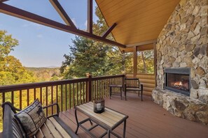 Property grounds - Cardinal and Bear Lodge (Blue Ridge)