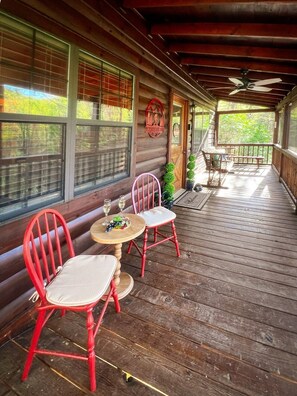 Outdoor dining - Bigfoot's Hideaway | Hot Tub | Fire Pit | Cozy Wooded Retreat (Blue Ridge)