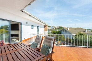 Outdoor dining - Villa Sentiu (Gavà)