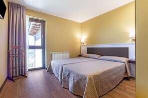 Casa clássico, 2 quartos | 2 quartos, individualmente mobiliados, roupa de cama