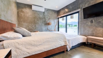 5 bedrooms, desk, WiFi, bed sheets