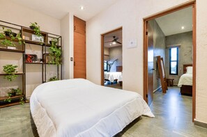 5 bedrooms, desk, WiFi, bed sheets