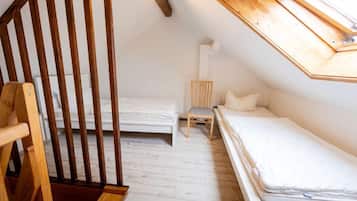 2 bedrooms, iron/ironing board, WiFi