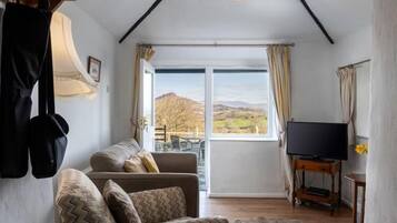 Cottage, Patio, Lake View | 4 bedrooms, iron/ironing board, free WiFi