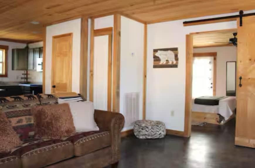 Charming Cabin With Outdoor Soaking Tub - Alabama