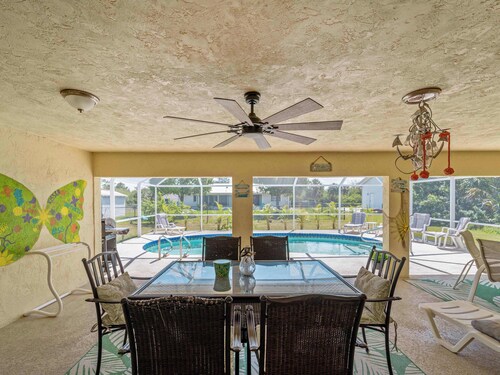 Serene & Spacious Family Haven- Pool, Lounges, BBQ